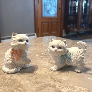 Vintage Homco White Porcelain Kitten Figurines Set of 2 Blue Eyes Bows Cottage